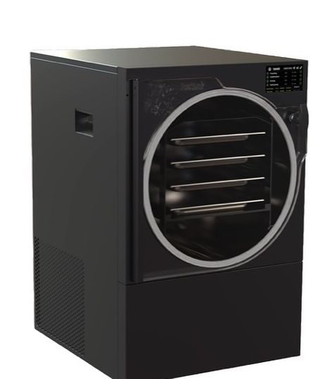 Freeze dryer with four trays